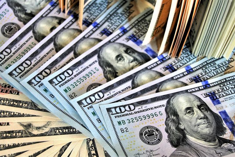 Dollar AS Terpuruk Ke Level Terendah Selama 4 Tahun