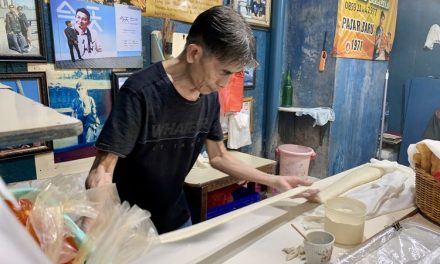 Cakue Ko Atek Jadi Kuliner Legendaris Sejak 1971