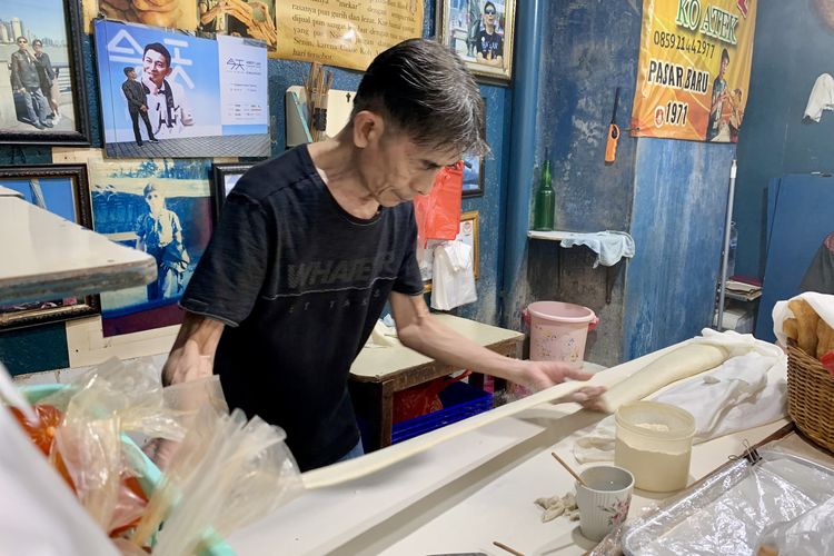 Cakue Ko Atek Jadi Kuliner Legendaris Sejak 1971