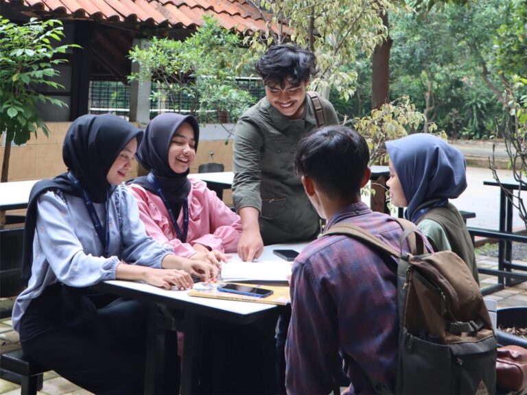 Fenomena Sekolah Favorit Dan Persaingan Ketat Orang Tua Murid