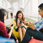 Dampak Teknologi Terhadap Gaya Hidup Masyarakat Modern