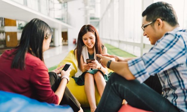 Dampak Teknologi Terhadap Gaya Hidup Masyarakat Modern