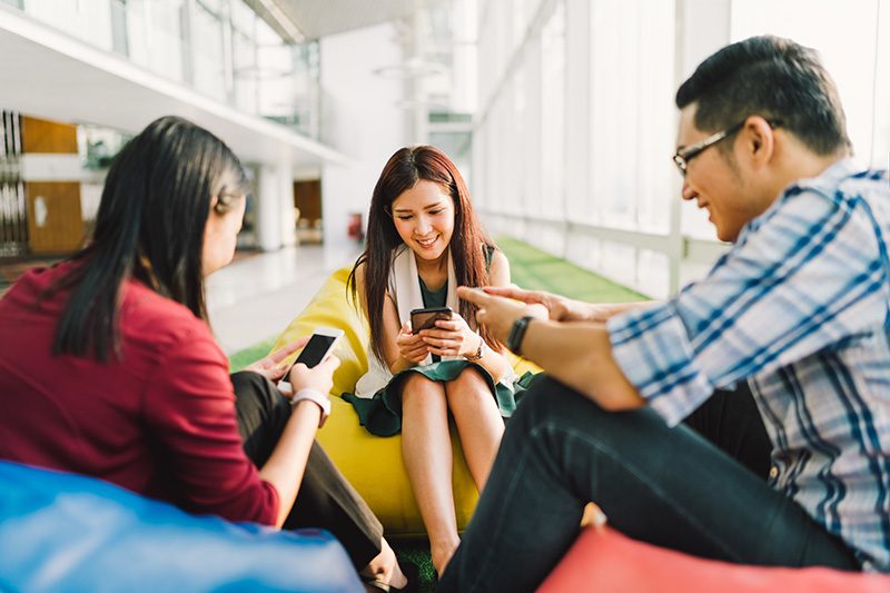 Dampak Teknologi Terhadap Gaya Hidup Masyarakat Modern