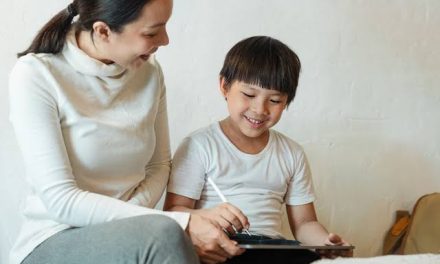 Penggunaan Gadget: Pentingnya Pendampingan Dari Orang Tua